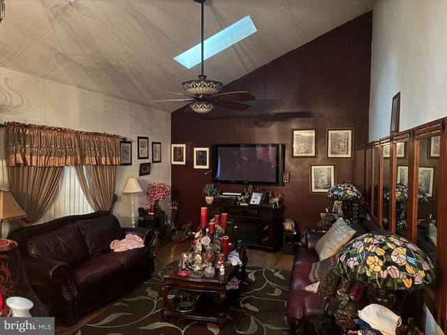 25 W SAXONY DR, New Castle, DE 19720