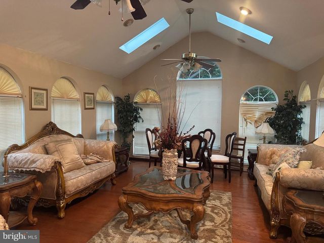 25 W SAXONY DR, New Castle, DE 19720