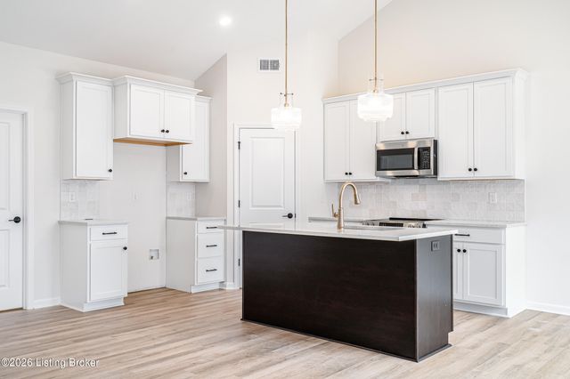 10112 Cedar Valley Ct, Louisville, KY 40291