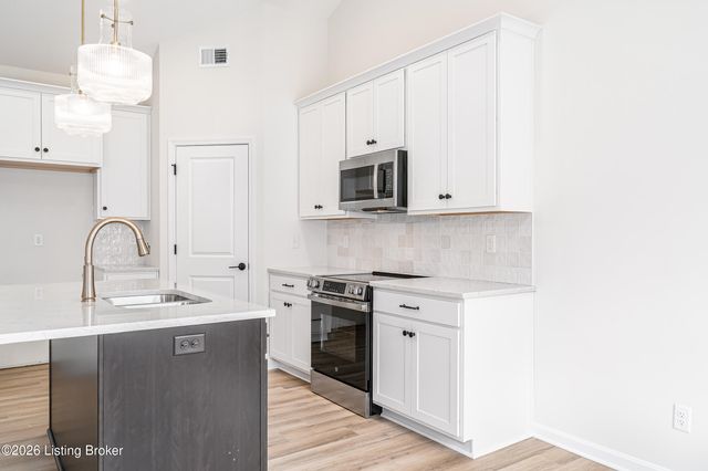 10112 Cedar Valley Ct, Louisville, KY 40291