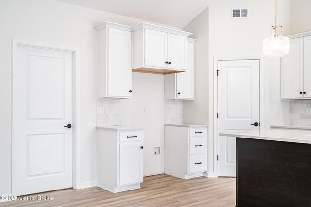 10112 Cedar Valley Ct, Louisville, KY 40291