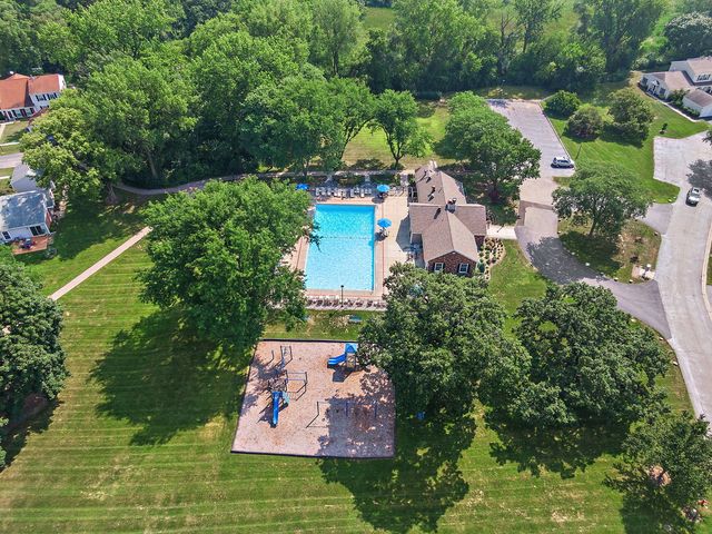 60 Bright Oaks Circle 1, Cary, IL 60013