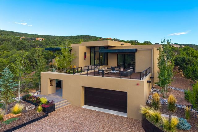 25 Lodge Circle, Santa Fe, NM 87506