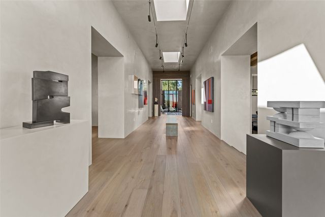 25 Lodge Circle, Santa Fe, NM 87506