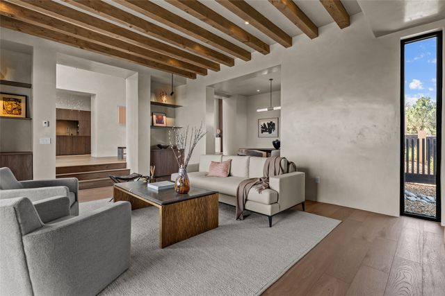25 Lodge Circle, Santa Fe, NM 87506