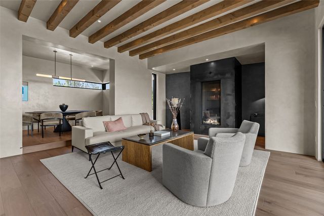 25 Lodge Circle, Santa Fe, NM 87506