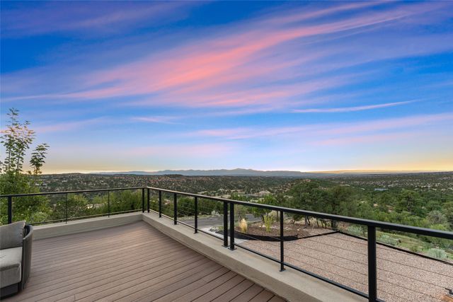 25 Lodge Circle, Santa Fe, NM 87506