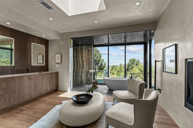 25 Lodge Circle, Santa Fe, NM 87506