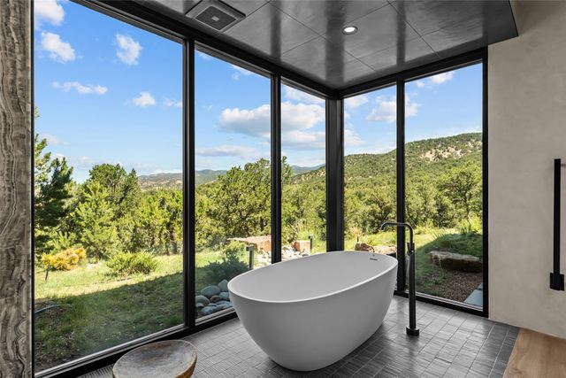 25 Lodge Circle, Santa Fe, NM 87506