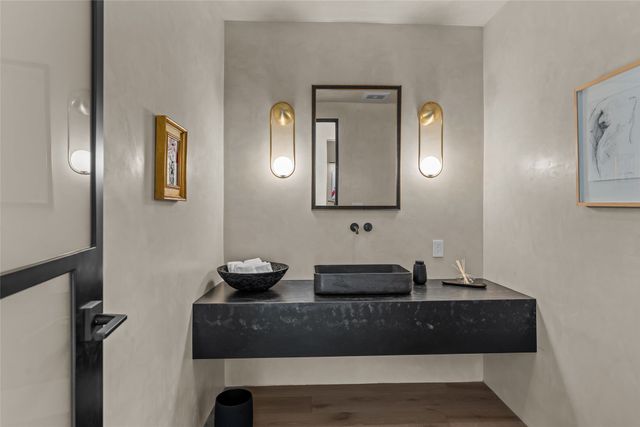 25 Lodge Circle, Santa Fe, NM 87506