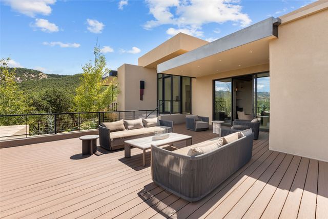 25 Lodge Circle, Santa Fe, NM 87506