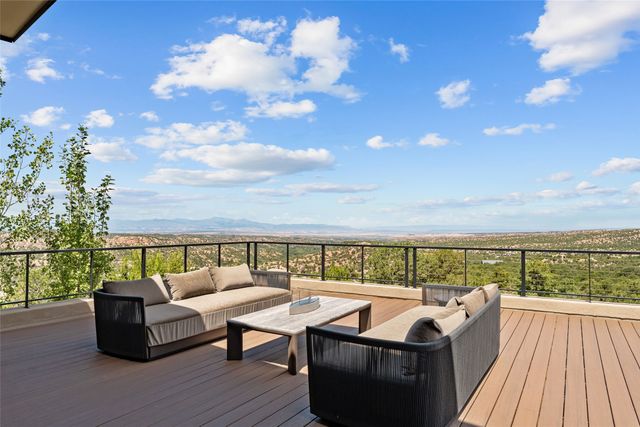 25 Lodge Circle, Santa Fe, NM 87506