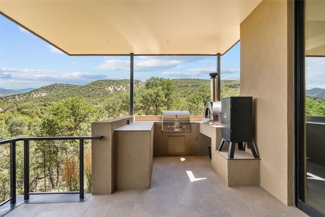 25 Lodge Circle, Santa Fe, NM 87506