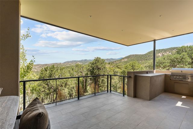 25 Lodge Circle, Santa Fe, NM 87506