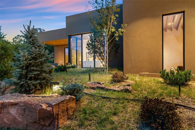 25 Lodge Circle, Santa Fe, NM 87506