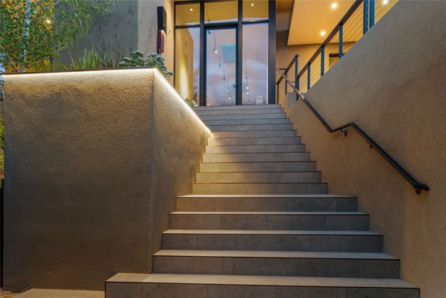 25 Lodge Circle, Santa Fe, NM 87506