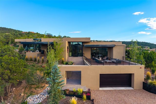 25 Lodge Circle, Santa Fe, NM 87506