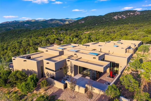 25 Lodge Circle, Santa Fe, NM 87506
