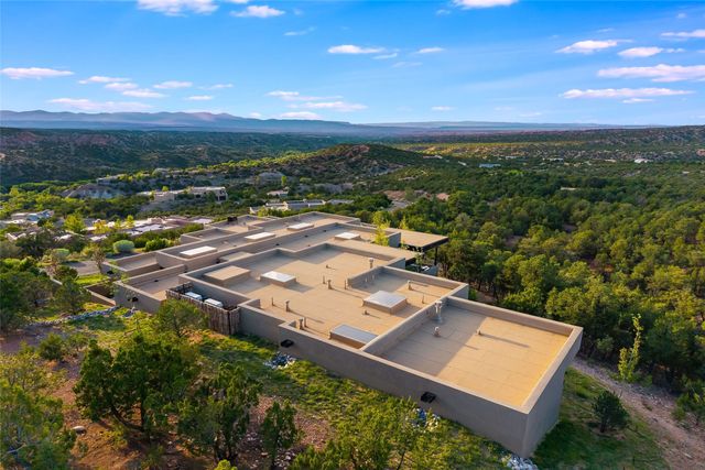25 Lodge Circle, Santa Fe, NM 87506