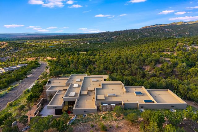 25 Lodge Circle, Santa Fe, NM 87506