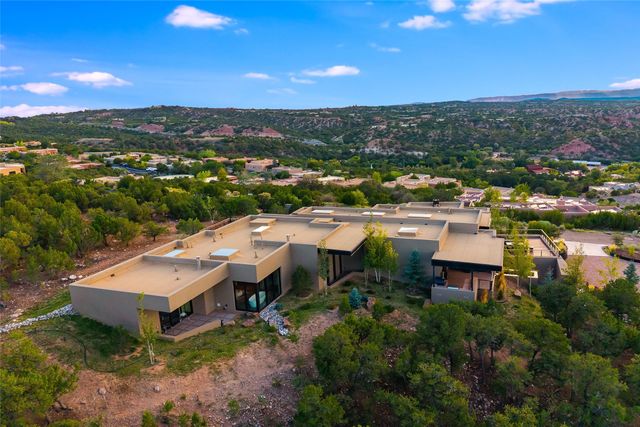 25 Lodge Circle, Santa Fe, NM 87506