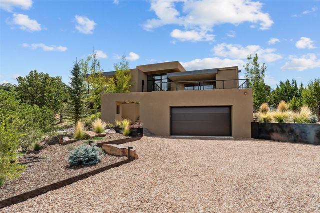 25 Lodge Circle, Santa Fe, NM 87506