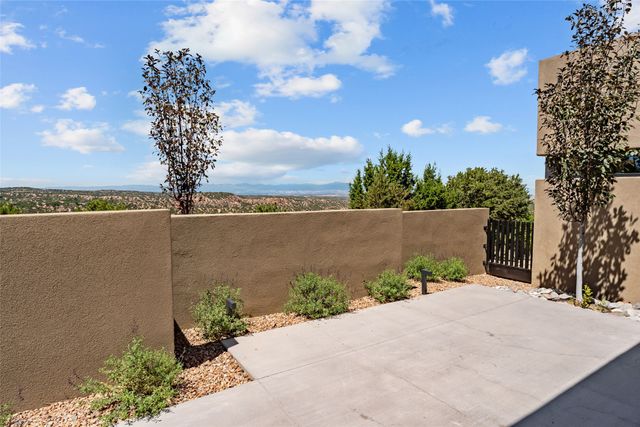 25 Lodge Circle, Santa Fe, NM 87506