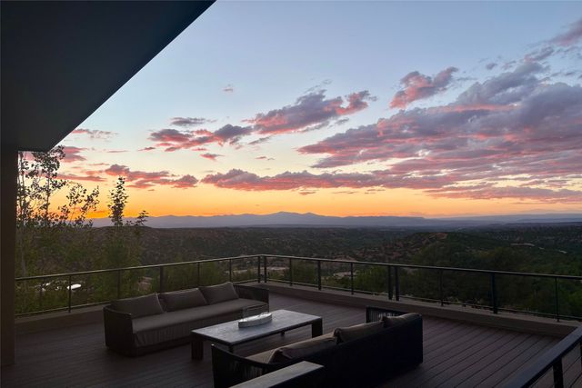 25 Lodge Circle, Santa Fe, NM 87506