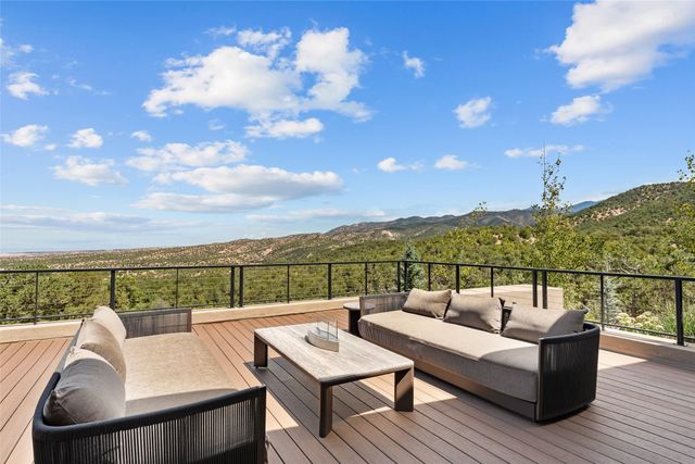 25 Lodge Circle, Santa Fe, NM 87506