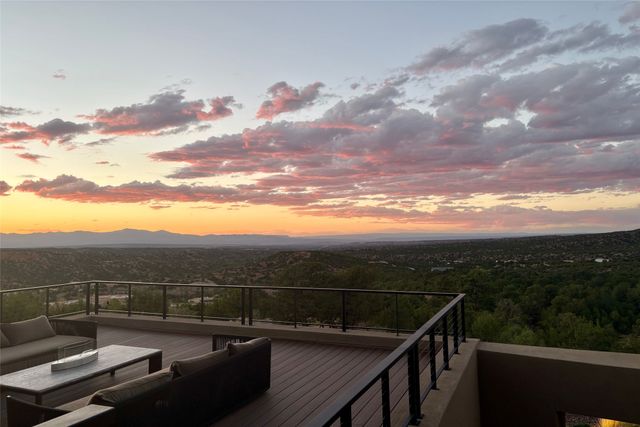 25 Lodge Circle, Santa Fe, NM 87506