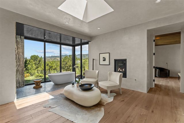 25 Lodge Circle, Santa Fe, NM 87506