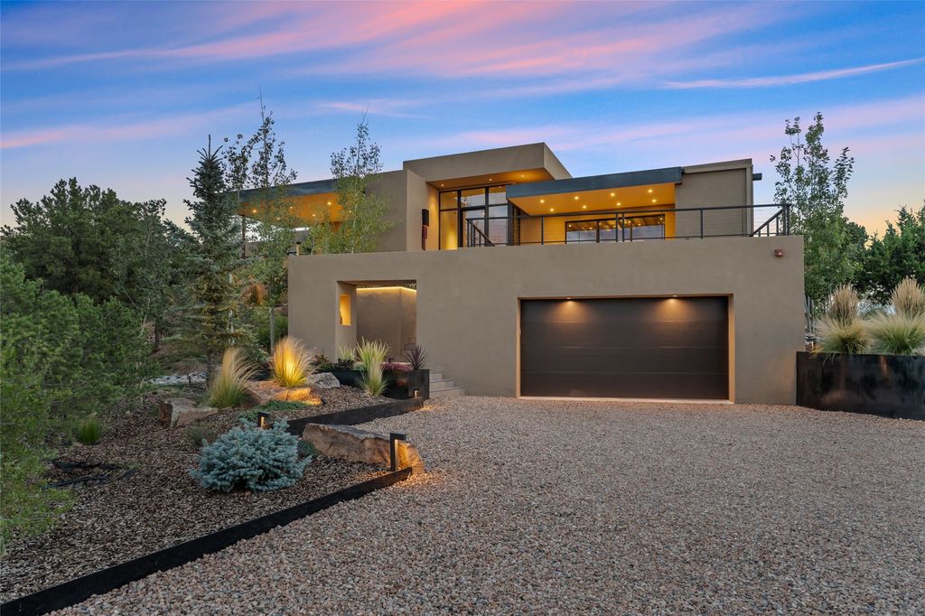 25 Lodge Circle, Santa Fe, NM 87506