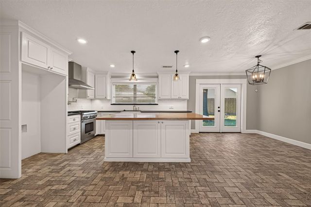 5107 Poinciana Drive, Houston, TX 77092