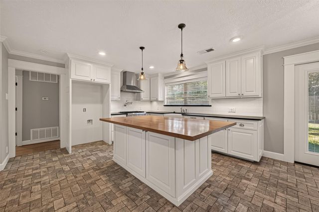 5107 Poinciana Drive, Houston, TX 77092