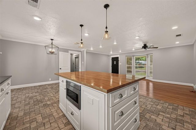 5107 Poinciana Drive, Houston, TX 77092