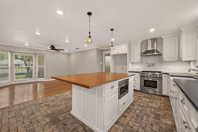 5107 Poinciana Drive, Houston, TX 77092