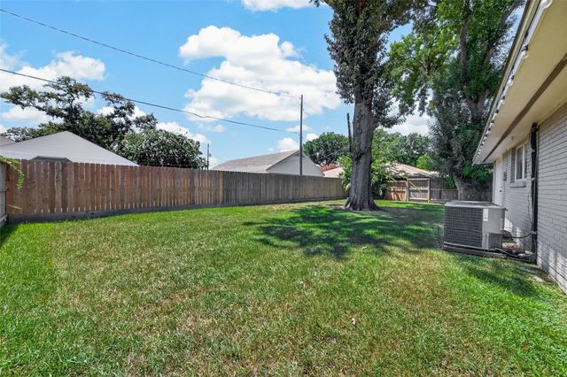 5107 Poinciana Drive, Houston, TX 77092
