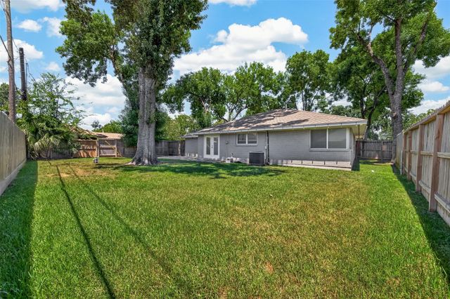 5107 Poinciana Drive, Houston, TX 77092