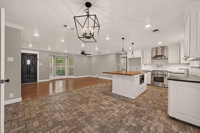 5107 Poinciana Drive, Houston, TX 77092