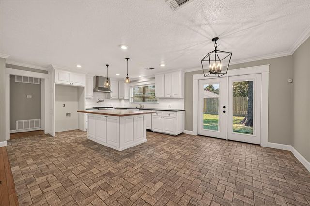 5107 Poinciana Drive, Houston, TX 77092