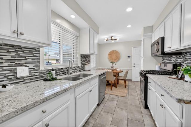 2108 56th Ave, Sacramento, CA 95822