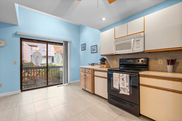 113 Spring Glen 113, Shelton, CT 06484