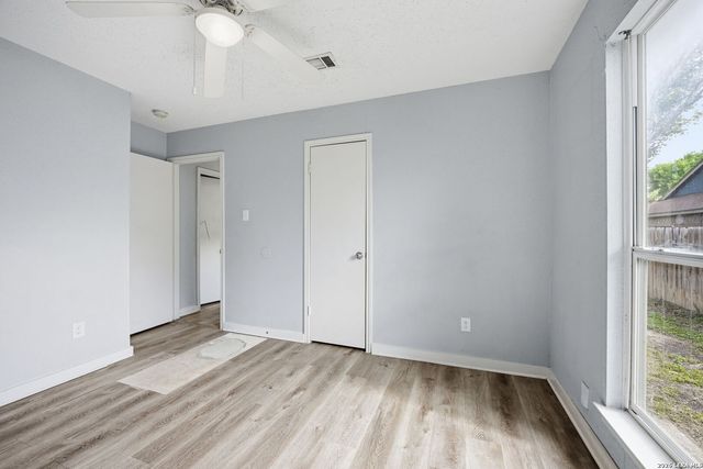 11426 LONG TRL, San Antonio, TX 78245