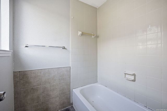 11426 LONG TRL, San Antonio, TX 78245