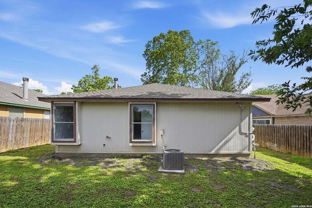 11426 LONG TRL, San Antonio, TX 78245