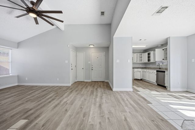 11426 LONG TRL, San Antonio, TX 78245