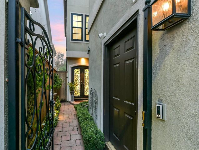 2112 Mcduffie Street, Houston, TX 77019