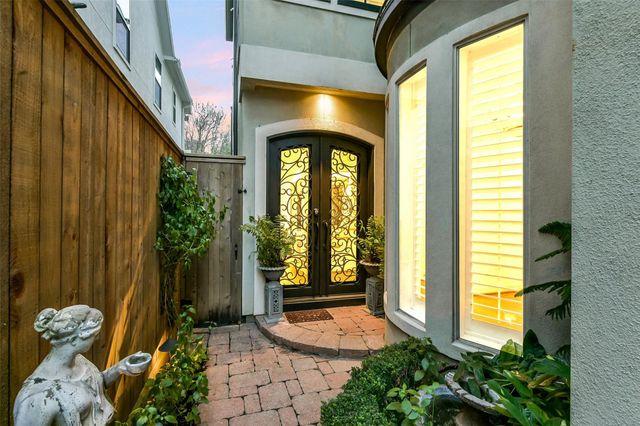 2112 Mcduffie Street, Houston, TX 77019