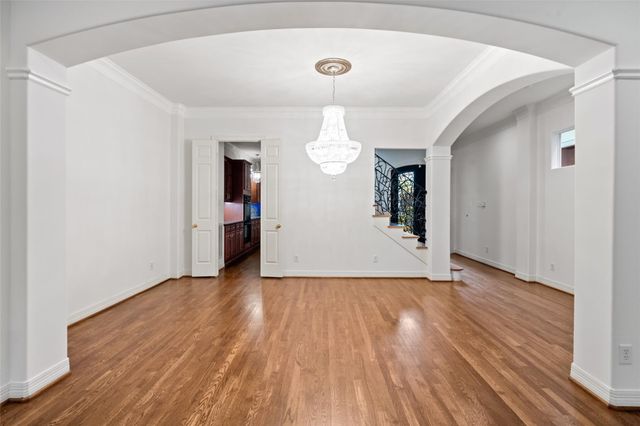 2112 Mcduffie Street, Houston, TX 77019