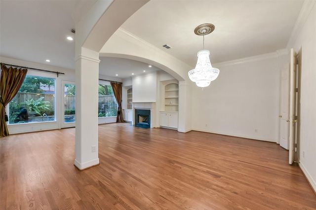 2112 Mcduffie Street, Houston, TX 77019